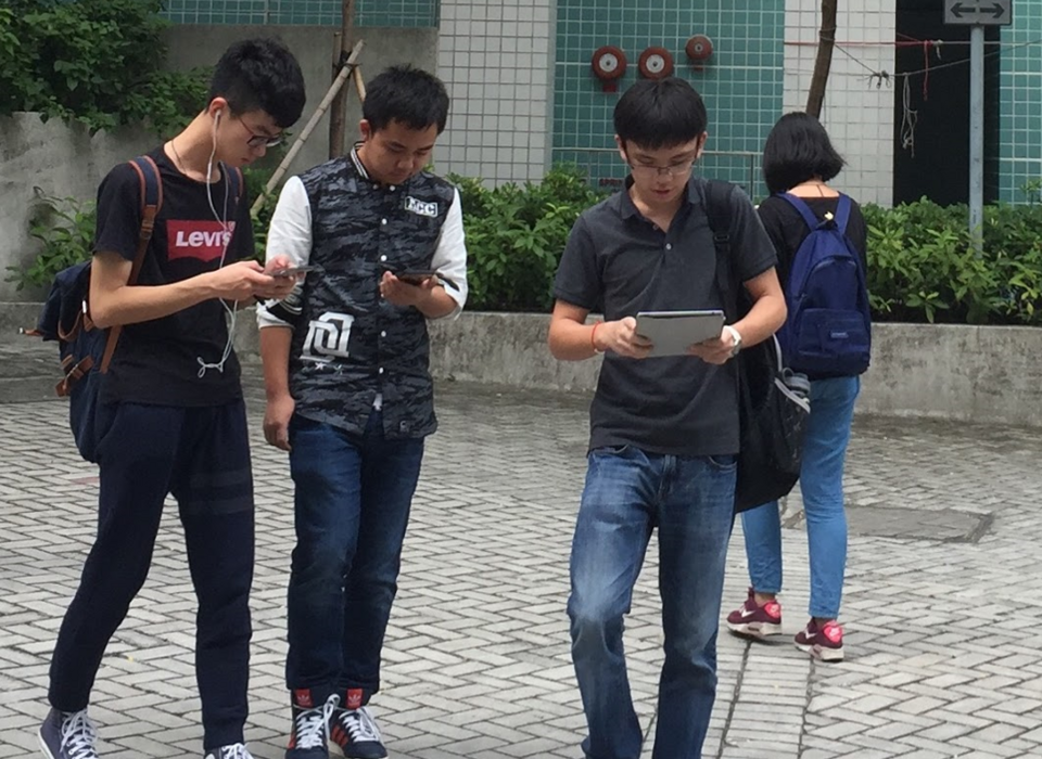 young people smartphones