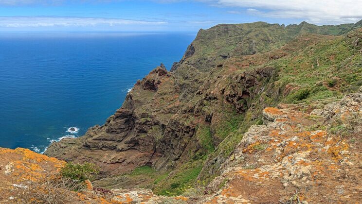 Chistes de Canarios: El Humor de las Islas Afortunadas